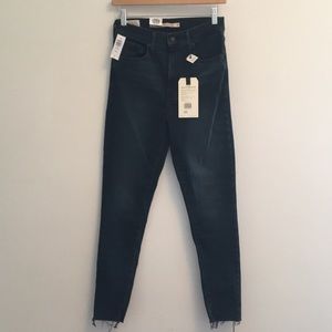 NWT Levi’s Premium Mile High Super Skinny